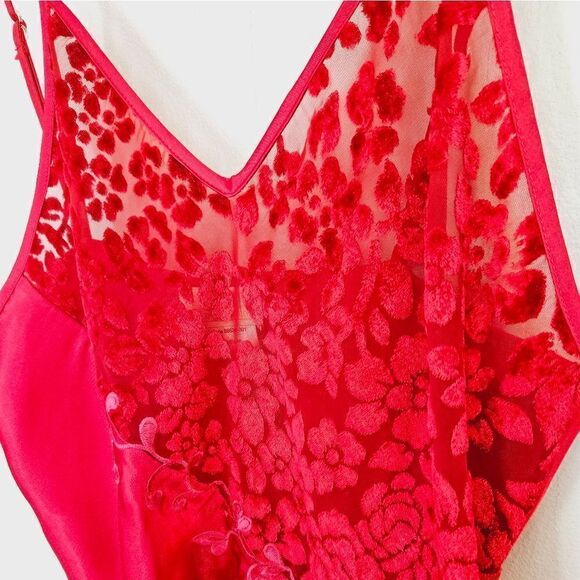 Vntg L.A. Intimates 2 Piece Red Satin Floral Velvet Embellished Robe Slip Set M - Picture 8 of 12